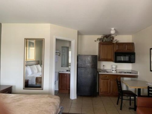 Paris Extended Stay Suites image 7